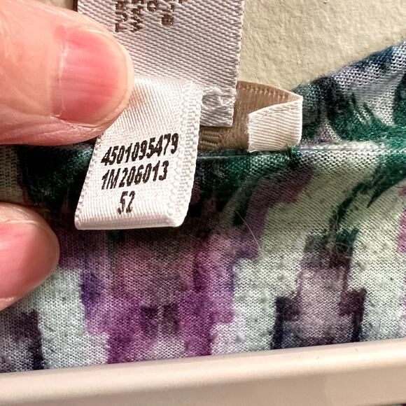 Chico's Women's Multicolor Geometric V- Neck Short Sleeve Blouse Tops Size 2 - Picture 13 of 13